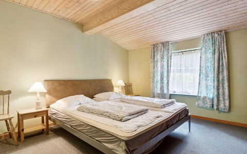 Awa - 800M from the Sea: Letto, Interior Design, Camera Da Letto, Pavimento, Lenzuolo, Pavimentazione, Bedding, Legna, Soffitto, Mobilia