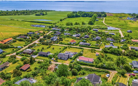 Gjuro - 800M from the Sea: Legna, Tetto, Architettura, Casa, Casa, Villetta, Raccordo, Latifoglie, Pendenza, Estate