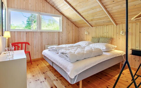 Jaakob - 30Km from the Sea: Legna, Camera Da Letto, Interior Design, Letto, Mobilia, Casa, Lenzuolo, Bedding, Soffitto, Biancheria