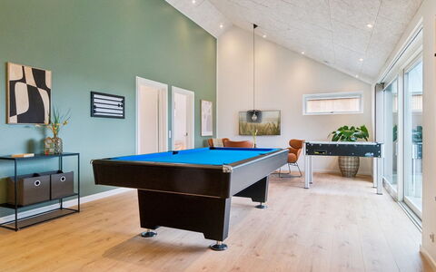 Straale - 50M from the Sea: Tetto, Casa, Casa, Villetta, Porta, Raccordo, Deck, Portico, Plank, Latifoglie