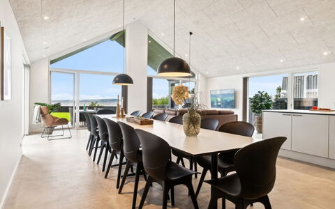 Straale - 50M from the Sea: Tetto, Casa, Casa, Villetta, Porta, Raccordo, Deck, Portico, Plank, Latifoglie