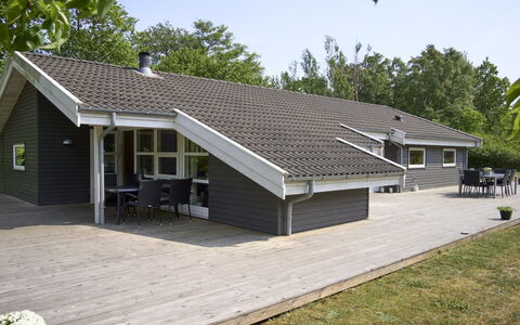 Rudolf - 400M from the Sea: Legna, Tetto, Architettura, Casa, Casa, Villetta, Raccordo, Latifoglie, Pendenza, Estate
