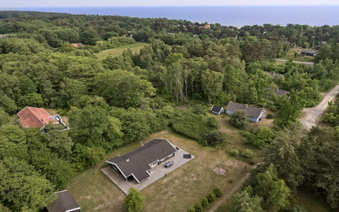 Rudolf - 400M from the Sea: Legna, Tetto, Architettura, Casa, Casa, Villetta, Raccordo, Latifoglie, Pendenza, Estate