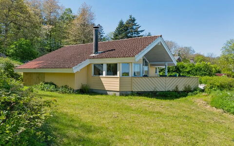 Henric - 75M from the Sea: Legna, Tetto, Architettura, Casa, Casa, Villetta, Raccordo, Latifoglie, Pendenza, Estate