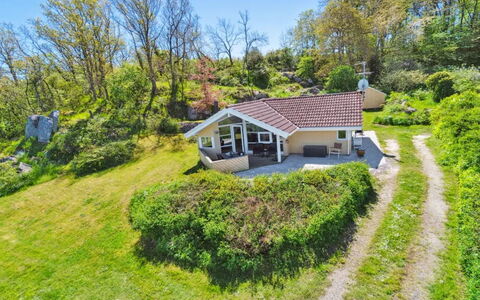 Henric - 75M from the Sea: Legna, Tetto, Architettura, Casa, Casa, Villetta, Raccordo, Latifoglie, Pendenza, Estate