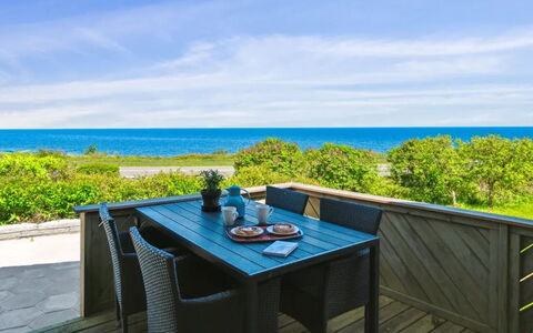 Henric - 75M from the Sea: Legna, Tetto, Architettura, Casa, Casa, Villetta, Raccordo, Latifoglie, Pendenza, Estate