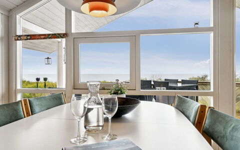 Henric - 75M from the Sea: Legna, Tetto, Architettura, Casa, Casa, Villetta, Raccordo, Latifoglie, Pendenza, Estate