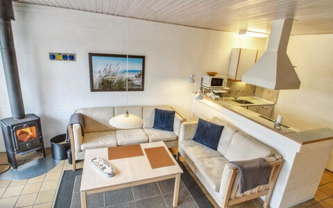 Rufina - 3.5Km from the Sea: Mobilia, Pavimentazione, Legna, Pavimento, Interior Design, Soggiorno, Divano, Camera, Tavolino Da Caffè