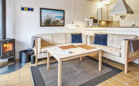 Rufina - 3.5Km from the Sea: Mobilia, Pavimentazione, Interior Design, Pavimento, Divano, Legna, Soggiorno, Camera, Tavolo, Casa