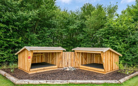 Noreen - 1.4Km to the Fjord: Mobilia, Interior Design, Pavimentazione, Pavimento, Soffitto, Camera, Sedia, Tavolo, Appartamento, Cucina & Sala Da Pranzo Tavolo