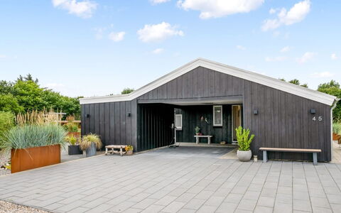 Noreen - 1.4Km to the Fjord: Mobilia, Interior Design, Pavimentazione, Pavimento, Soffitto, Camera, Sedia, Tavolo, Appartamento, Cucina & Sala Da Pranzo Tavolo