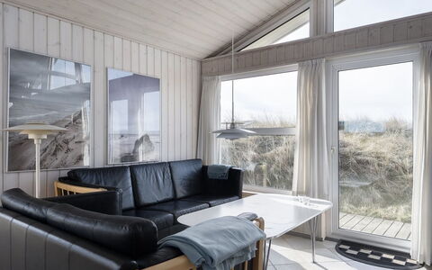 Merta - 150M from the Sea: Legna, Interior Design, Casa, Soffitto, Pavimento, Mobilia, Soggiorno, Camera, Divano, Latifoglie