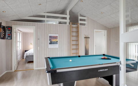 Lennart - 300M from the Sea: Zona Residenziale, Tetto, Sobborgo, Driveway, Estate, Camino