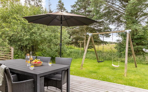Yngve - 1.2Km from the Sea: Legna, Casa, Portico, Deck, Latifoglie, Tetto, Color Legno, Pavimento In Legno, Eco Hotel