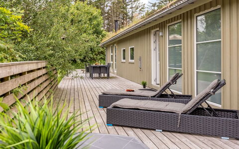 Yngve - 1.2Km from the Sea: Legna, Casa, Portico, Deck, Latifoglie, Tetto, Color Legno, Pavimento In Legno, Eco Hotel