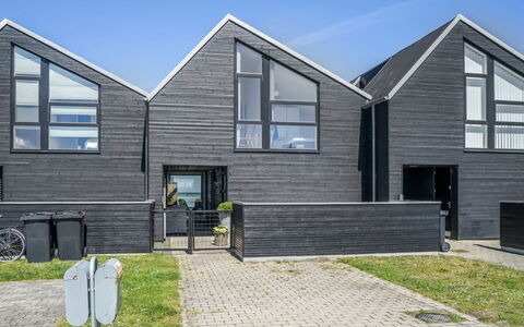 Eleanore - 25M from the Sea: Legna, Casa, Portico, Deck, Latifoglie, Tetto, Color Legno, Pavimento In Legno, Eco Hotel