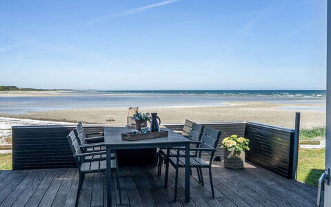 Eleanore - 25M from the Sea: Legna, Casa, Portico, Deck, Latifoglie, Tetto, Color Legno, Pavimento In Legno, Eco Hotel