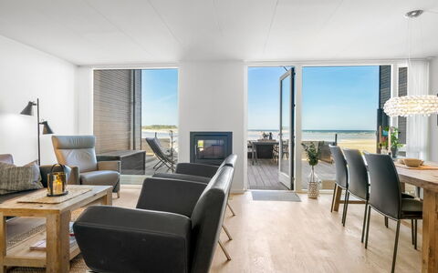 Eleanore - 25M from the Sea: Legna, Casa, Portico, Deck, Latifoglie, Tetto, Color Legno, Pavimento In Legno, Eco Hotel