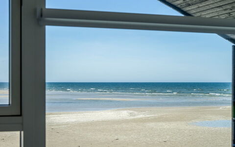Eleanore - 25M from the Sea: Legna, Casa, Portico, Deck, Latifoglie, Tetto, Color Legno, Pavimento In Legno, Eco Hotel