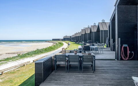 Eleanore - 25M from the Sea: Legna, Casa, Portico, Deck, Latifoglie, Tetto, Color Legno, Pavimento In Legno, Eco Hotel