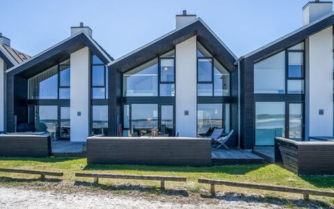 Eleanore - 25M from the Sea: Legna, Casa, Portico, Deck, Latifoglie, Tetto, Color Legno, Pavimento In Legno, Eco Hotel