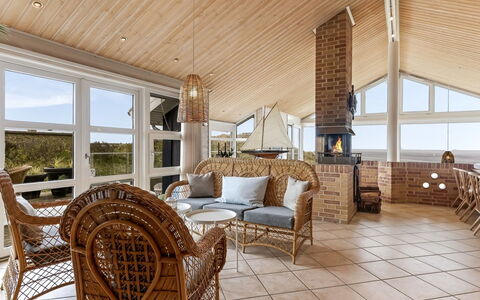 Aster - 150M from the Sea: Mobilia, Interior Design, Legna, Soffitto, Pavimentazione, Pavimento, Sedia, Casa, Soggiorno, Divano
