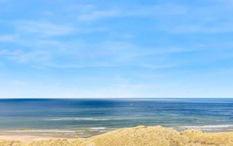 Aster - 150M from the Sea: Cielo, Blu, Acqua, Giorno, Corpo D'Acqua, Orizzonte, Ambiente Naturale, Spiaggia, Mare