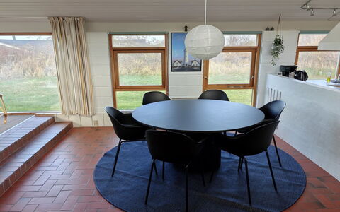 Hansen - 600M from the Sea: Mobilia, Pavimento, Pavimentazione, Interior Design, Legna, Pavimento In Legno, Sedia, Tavolo, Cucina & Sala Da Pranzo Tavolo, Sala Da Pranzo