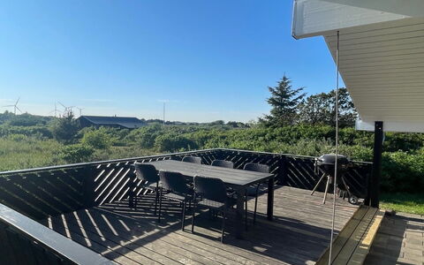 Hansen - 600M from the Sea: Legna, Deck, Plank, Shade, Latifoglie, Balcone, Struttura Esterna, Illuminazione Diurna, Color Legno, Backyard