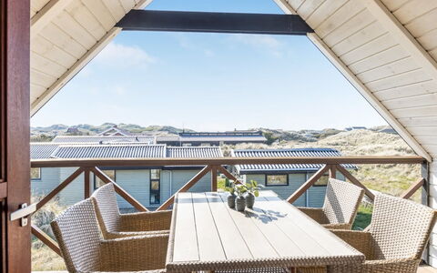 Lilie - 350M from the Sea: Mobilia, Interior Design, Pavimentazione, Pavimento, Soffitto, Camera, Sedia, Tavolo, Appartamento, Cucina & Sala Da Pranzo Tavolo