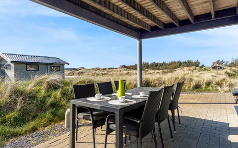 Lilie - 350M from the Sea: Mobilia, Interior Design, Pavimentazione, Pavimento, Soffitto, Camera, Sedia, Tavolo, Appartamento, Cucina & Sala Da Pranzo Tavolo
