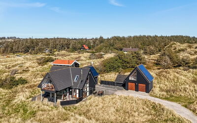 Lilie - 350M from the Sea