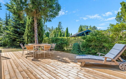 Synnöve - 350M from the Sea: Legna, Pavimento In Legno, Mobili Da Esterno, Latifoglie, Deck, Plank, Shade, Giardino, Eco Hotel, Color Legno