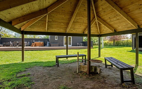 Selve - 600M from the Sea: Legna, Casa, Portico, Deck, Latifoglie, Tetto, Color Legno, Pavimento In Legno, Eco Hotel