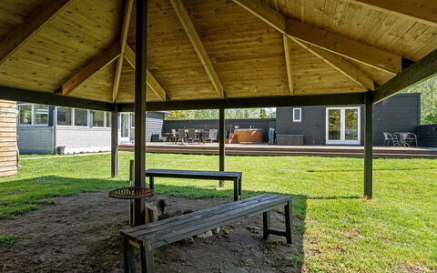 Selve - 600M from the Sea: Legna, Casa, Portico, Deck, Latifoglie, Tetto, Color Legno, Pavimento In Legno, Eco Hotel