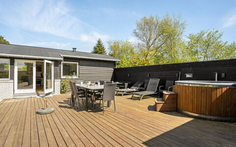 Selve - 600M from the Sea: Legna, Casa, Portico, Deck, Latifoglie, Tetto, Color Legno, Pavimento In Legno, Eco Hotel