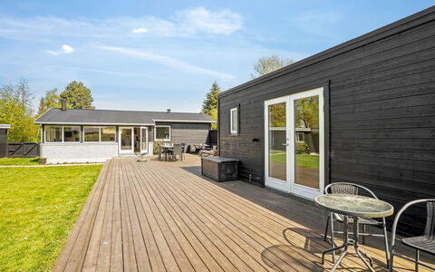 Selve - 600M from the Sea: Legna, Casa, Portico, Deck, Latifoglie, Tetto, Color Legno, Pavimento In Legno, Eco Hotel