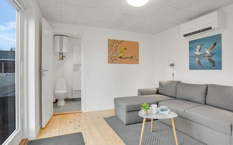 Selve - 600M from the Sea: Pavimentazione, Pavimento, Interior Design, Parete, Legna, Soffitto, Mobilia, Camera, Soggiorno, Appartamento