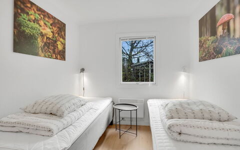 Selve - 600M from the Sea: Legna, Camera Da Letto, Letto, Bedding, Pavimento, Casa, Telaio Del Letto, Lenzuolo, Appartamento, Illuminazione Diurna