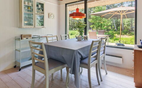 Kersta - 3.3Km from the Sea: Mobilia, Interior Design, Sedia, Pavimentazione, Tavolo, Sala Da Pranzo, Cucina & Sala Da Pranzo Tavolo, Legna, Pavimento, Soffitto
