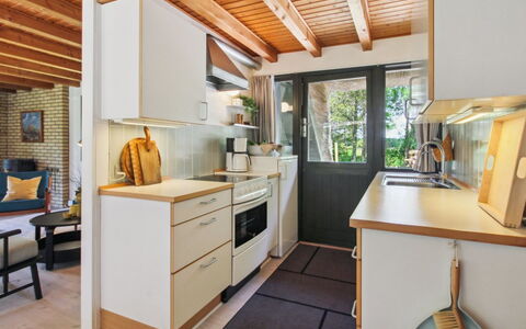 Kersta - 3.3Km from the Sea: Controsoffitto, Legna, Mobilia, Cucina, Interior Design, Pavimentazione, Cabinetry, Pavimento, Elettrodomestico Da Cucina, Idraulico Fixture