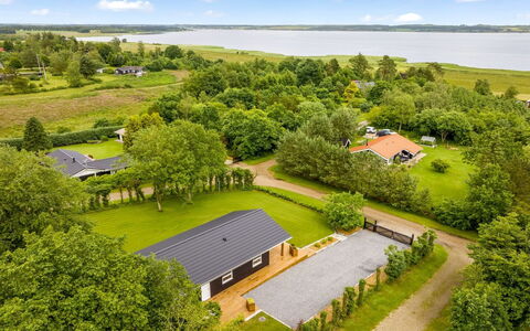 Skip - 300M to the Fjord: Mobilia, Interior Design, Pavimentazione, Pavimento, Soffitto, Camera, Sedia, Tavolo, Appartamento, Cucina & Sala Da Pranzo Tavolo