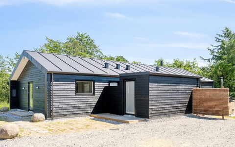 Lonneke - 450M from the Sea: Tetto, Casa, Casa, Villetta, Porta, Raccordo, Deck, Portico, Plank, Latifoglie