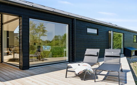 Lonneke - 450M from the Sea: Tetto, Casa, Casa, Villetta, Porta, Raccordo, Deck, Portico, Plank, Latifoglie
