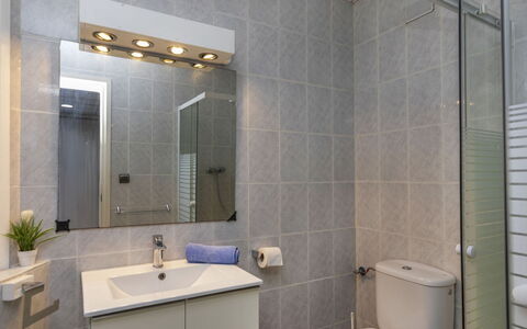 Rosa Maria: Bagno, Interior Design, Idraulico Fixture, Pavimentazione, Parete, Lavandino Del Bagno, Pavimento, Lavello, Soffitto, Rubinetto
