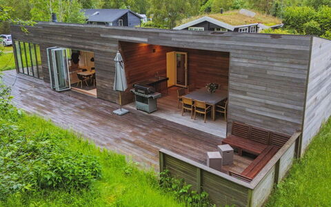Zezilie - 500M from the Sea: Tetto, Casa, Casa, Villetta, Porta, Raccordo, Deck, Portico, Plank, Latifoglie