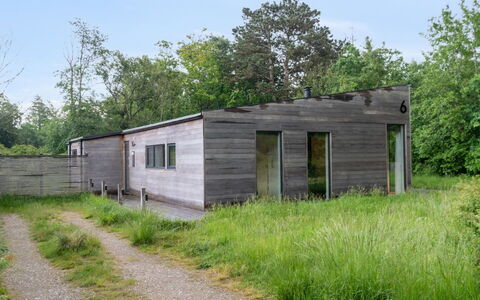 Zezilie - 500M from the Sea: Tetto, Casa, Casa, Villetta, Porta, Raccordo, Deck, Portico, Plank, Latifoglie