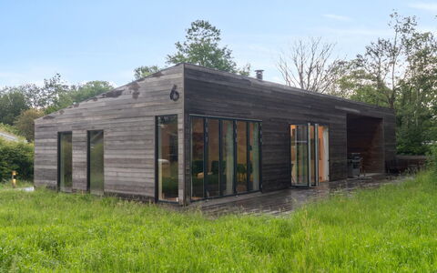 Zezilie - 500M from the Sea: Tetto, Casa, Casa, Villetta, Porta, Raccordo, Deck, Portico, Plank, Latifoglie