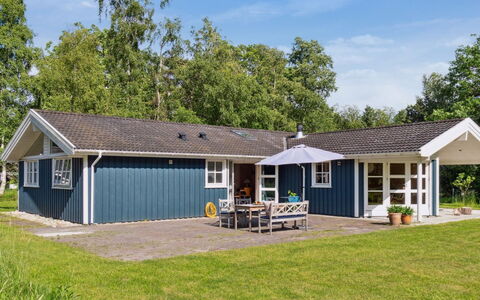 Launo - 1.1Km to the Fjord: Estate, Shade, Driveway, Agriturismo