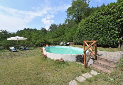 Casa Antelminelli: Acqua, Nube, Pianta, Cielo, Piscina, Shade, Albero, Mobili Da Esterno, Tempo Libero, Paesaggio Naturale